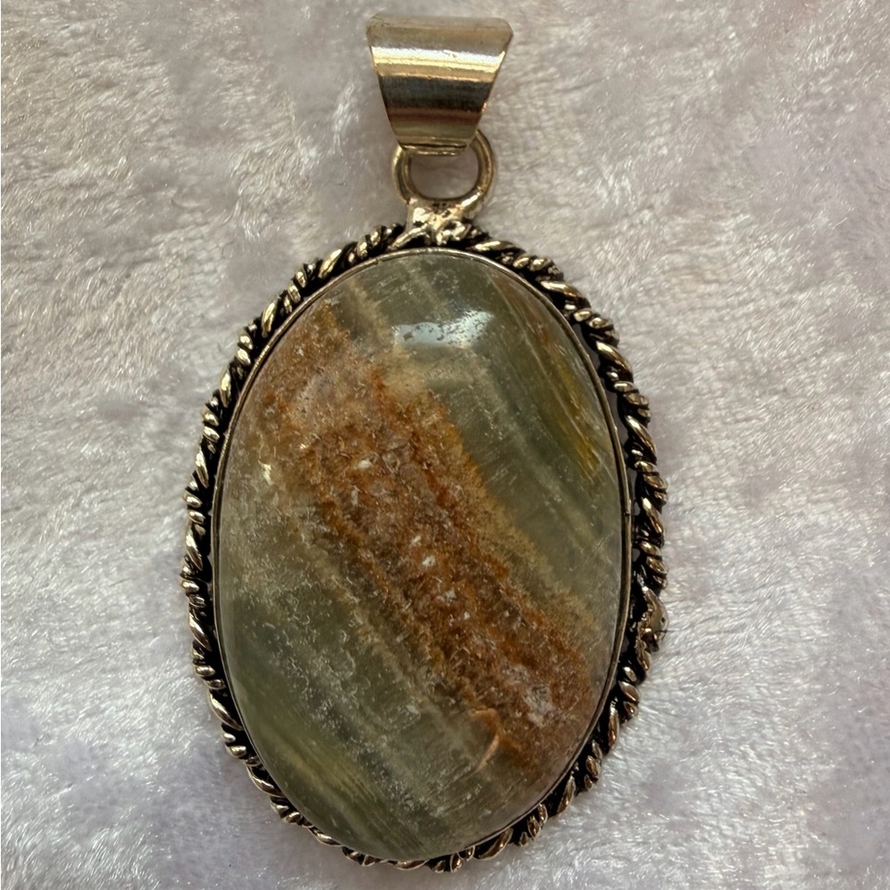 Natural Green Oynx Stone Pendant in .925.Sterling Silver